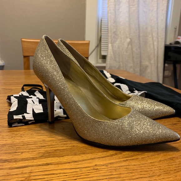 Gold glitter heels - Picture 3 of 3
